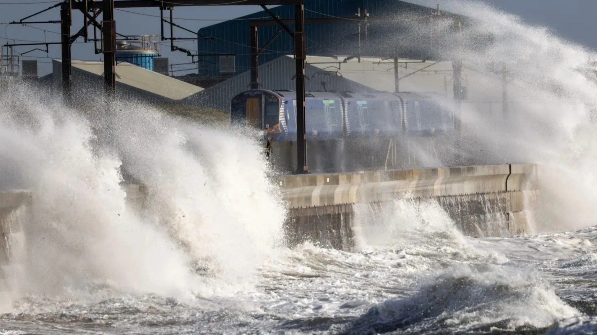 Storm Darragh LIVE: High winds wreak havoc as Scots warned 'do not travel' amid hazardous conditions