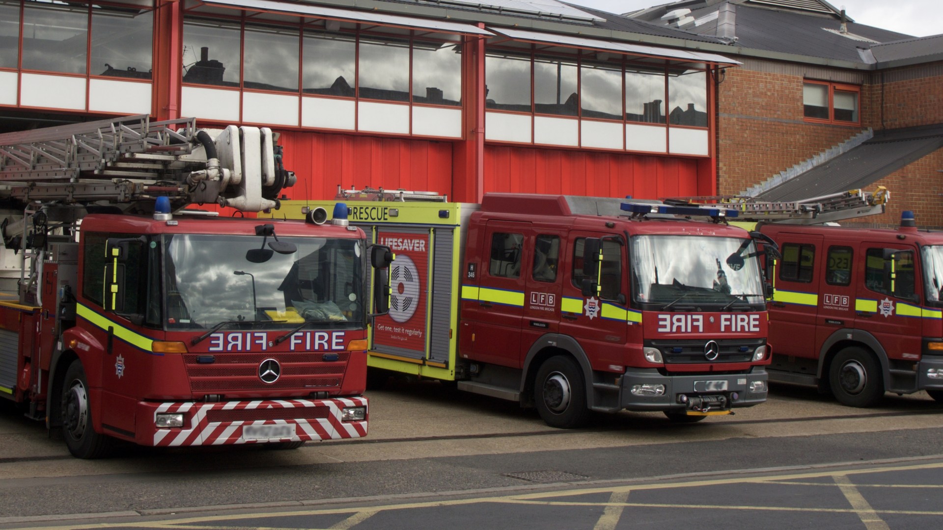 Tragedy as man in his 40s dies after huge fire ripped through apartment block