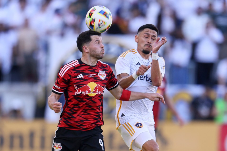 New York Red Bulls midfielder Lewis Morgan battles with Marco Delgado