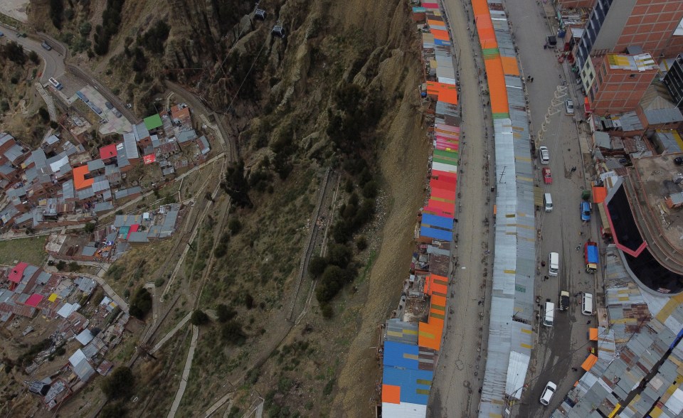 At the bottom lies a large chunk of rocky escarpment, making the structures even more dangerous