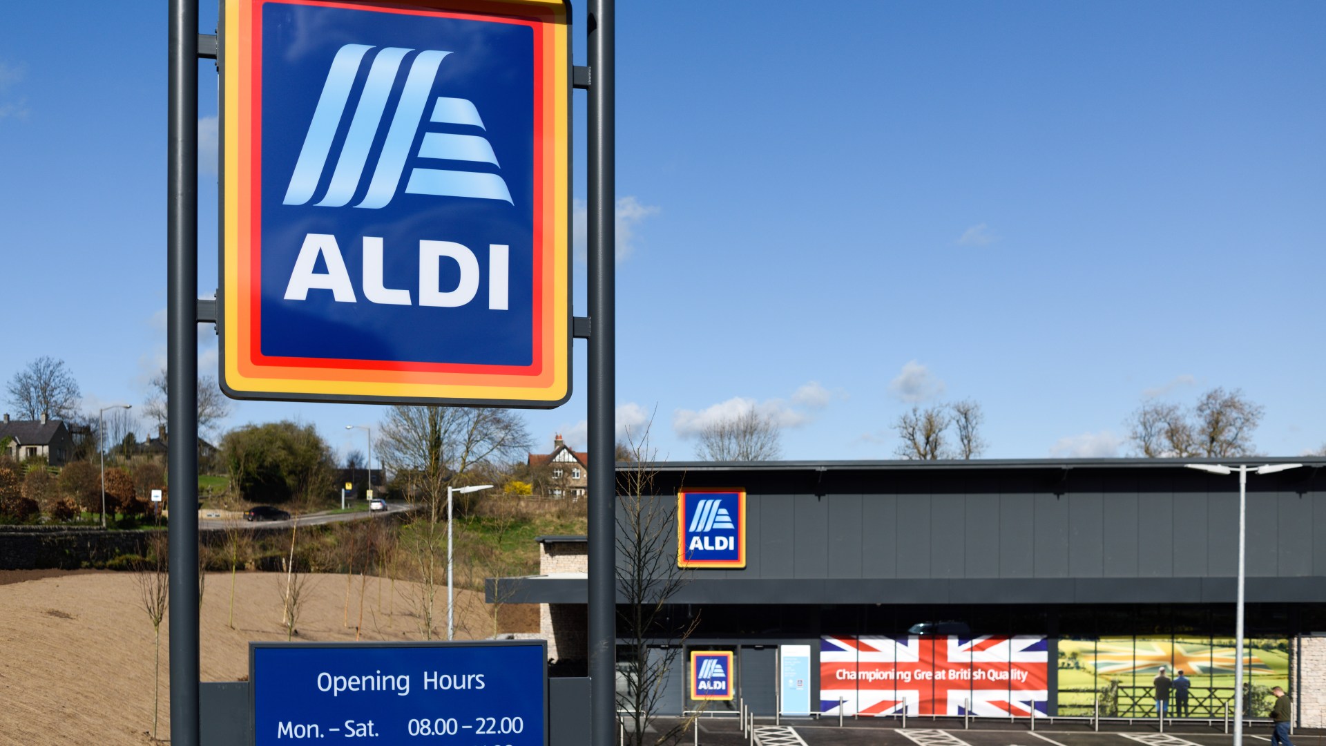 Aldi shoppers rush to buy £13 winter gadget that charges in 15 minutes and last hours