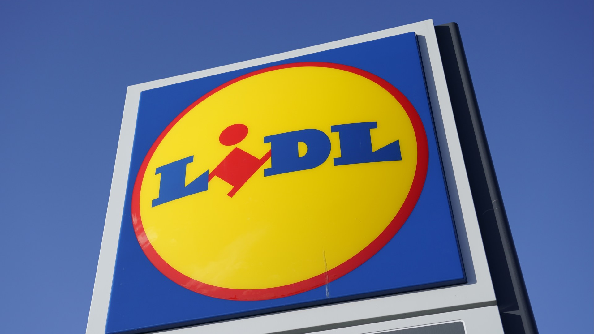 A £10 cosy Lidl buy will help you keep the heating off and is a dupe for £65 Oodie