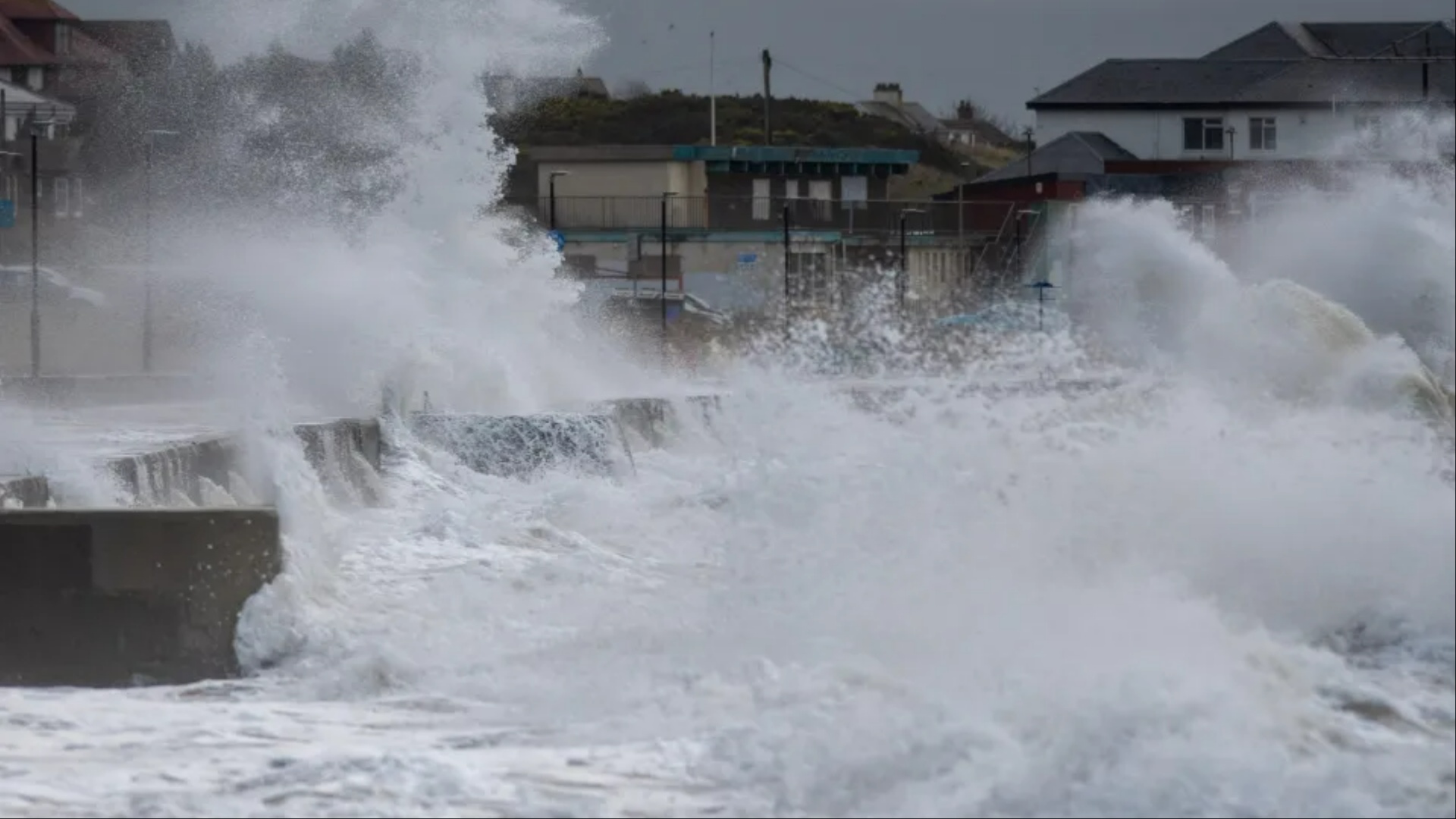 Christmas travel thrown into chaos as Scotland battered by 82mph winds