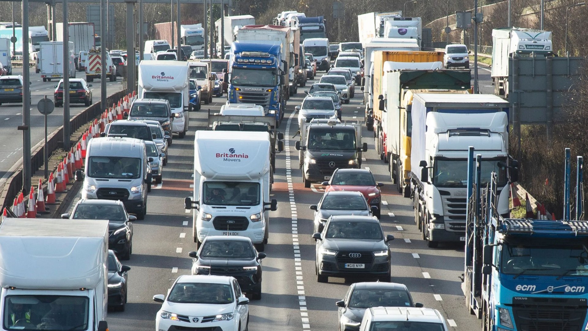 'Do not travel' warning as 22 MILLION drivers to hit roads on 'Manic Monday' - check map of 'crunch points' to avoid