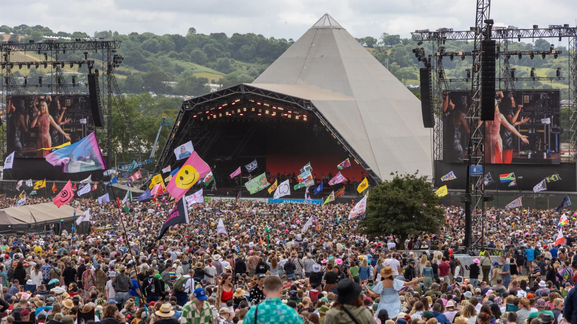 Glastonbury fans ‘work out’ festival headliner as Brit rock star - despite series of cancelled gigs