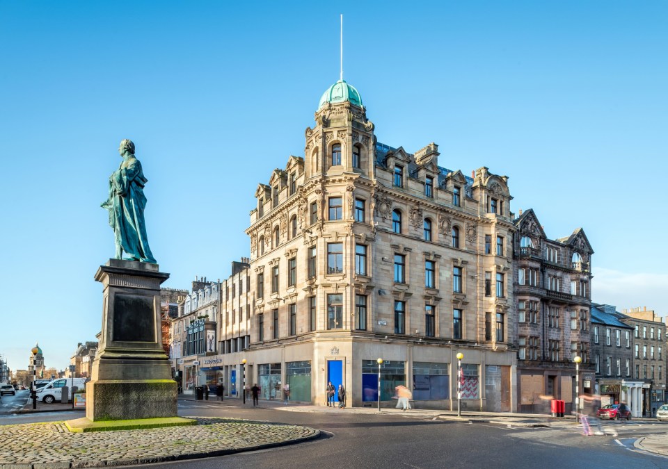 Situated on George Street, the pad was the perfect location for an Edinburgh stay