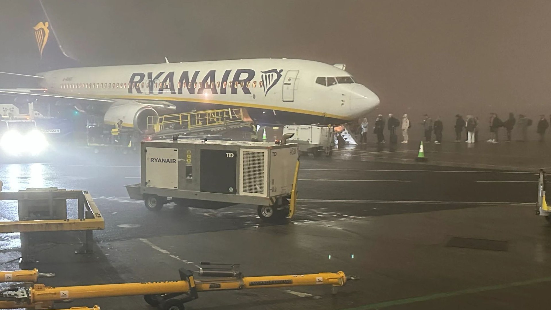 Dozens of flights from major airports cancelled & hundreds delayed as ‘dense fog’ shrouds UK