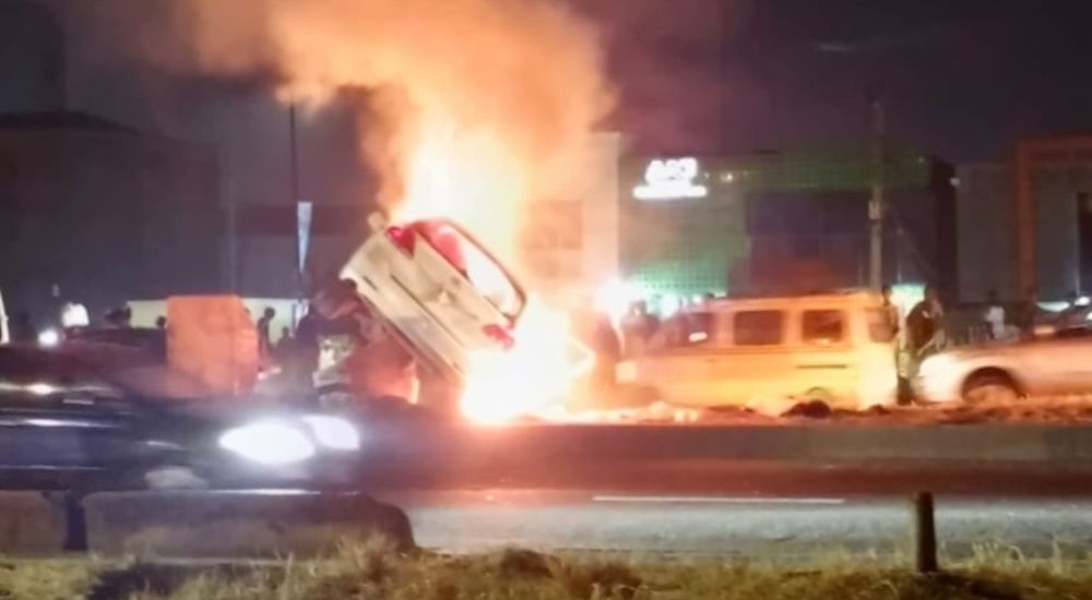 Irate mob sets car on fire for hitting pedestrian in Lagos