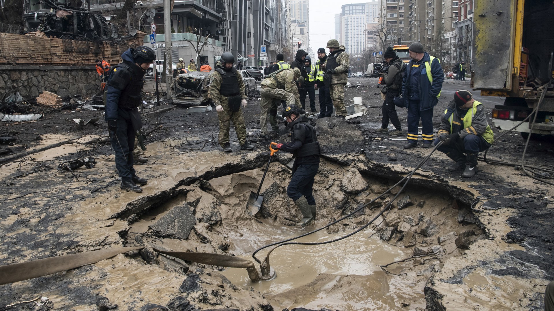 Peace deal dashed in Ukraine as both sides launch major bombardments on final day of year