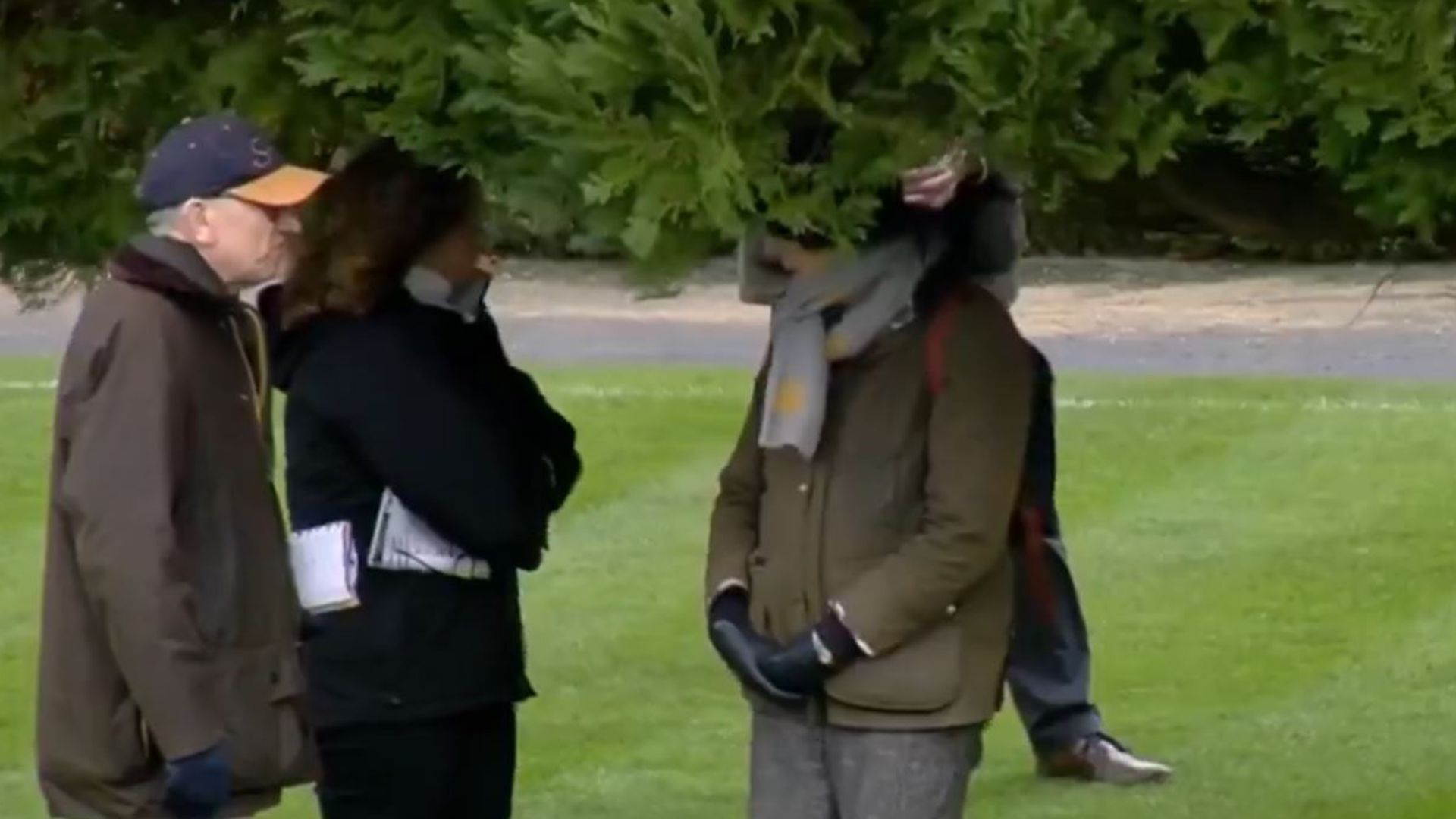 Former Prime Minister spotted 'hiding under a tree' at Lingfield races