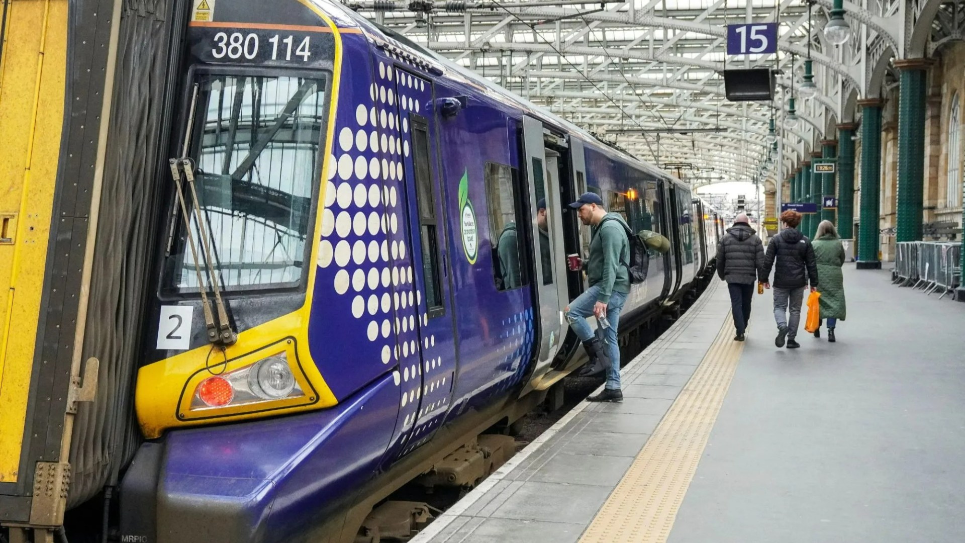 Major train fault causes chaos in Glasgow ahead of Old Firm game