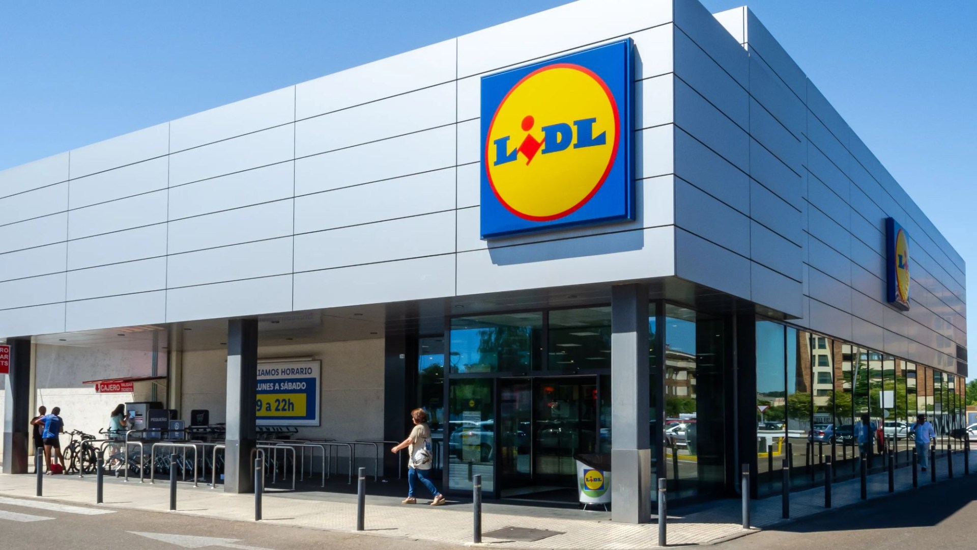 Lidl launches new special range to keep you warm as snow storms loom across the UK & prices start from £2.99