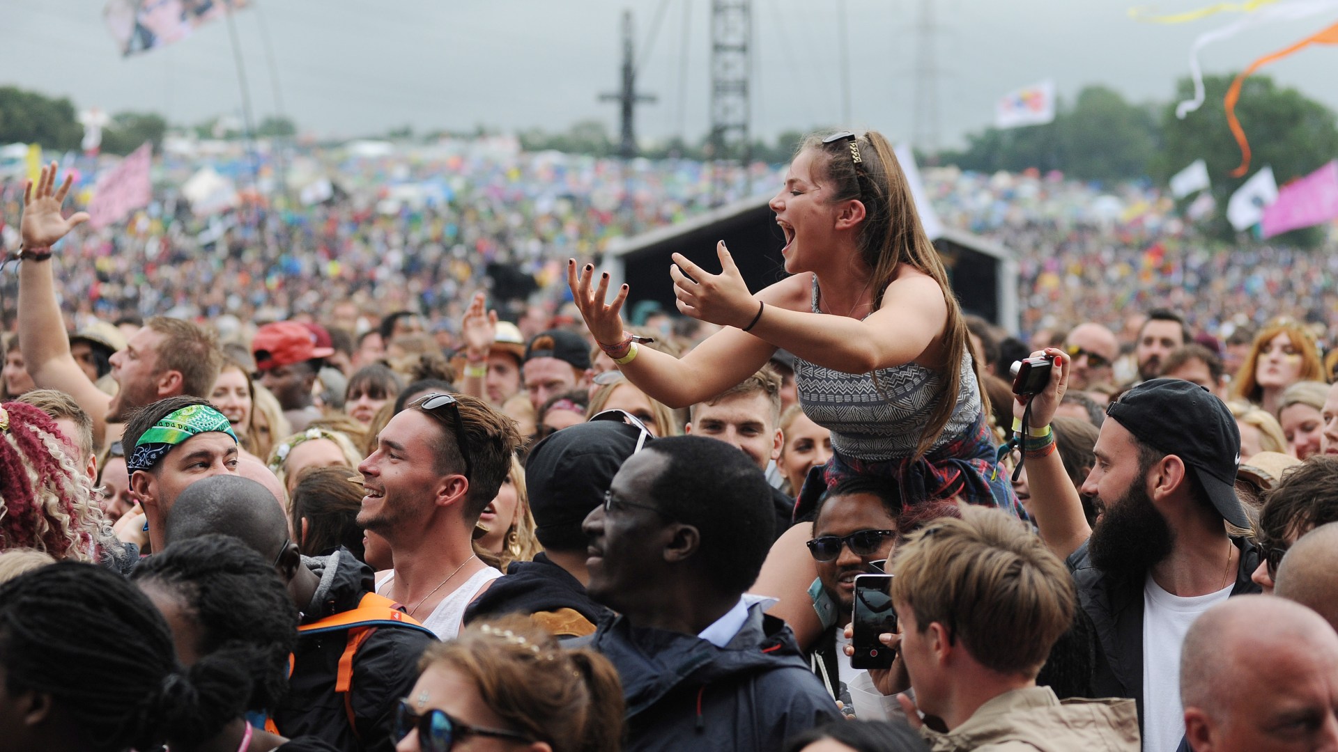 Glastonbury fans ‘work out’ iconic nineties indie star is returning to the festival