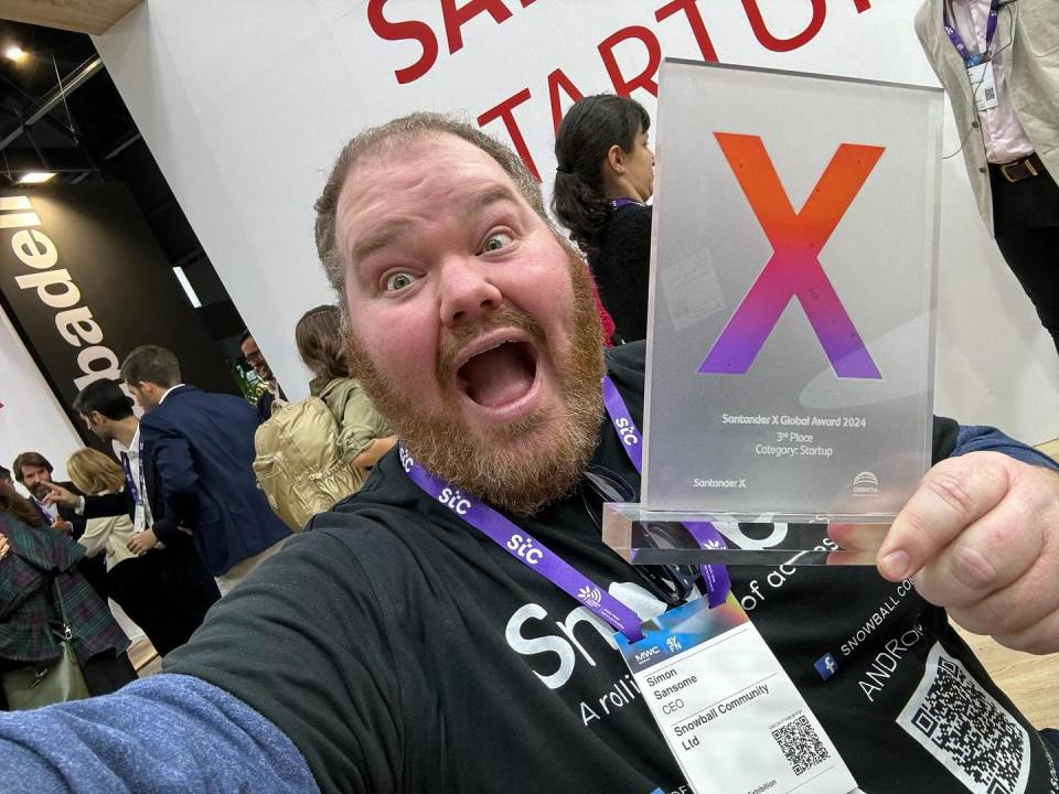 Man holding a Santander X Global Award 2024, 3rd place in the Startup category.