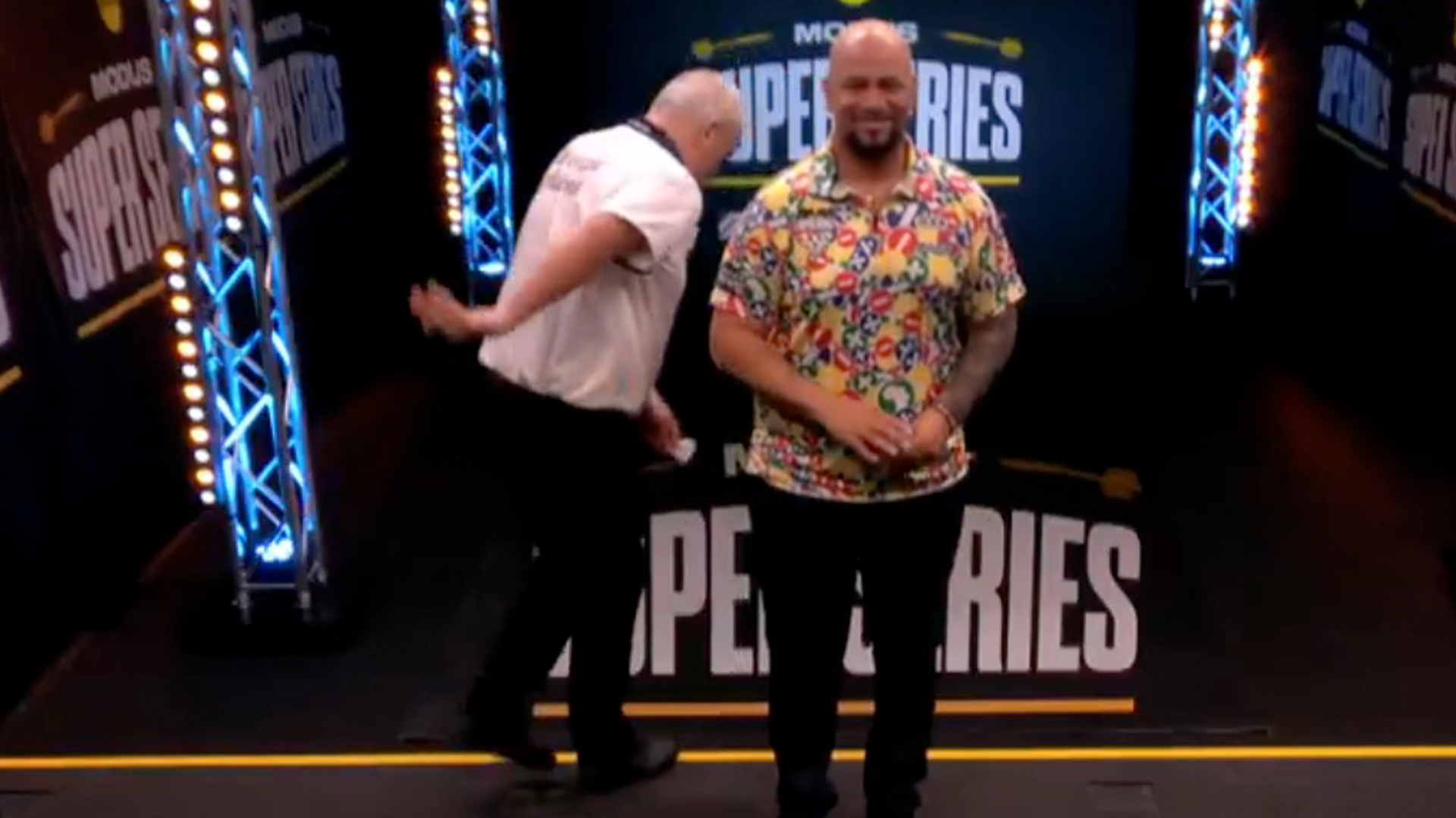 'I think we need a bit of a moment' - Commentator cracks up as darts icon nearly falls off stage at MODUS Super Series