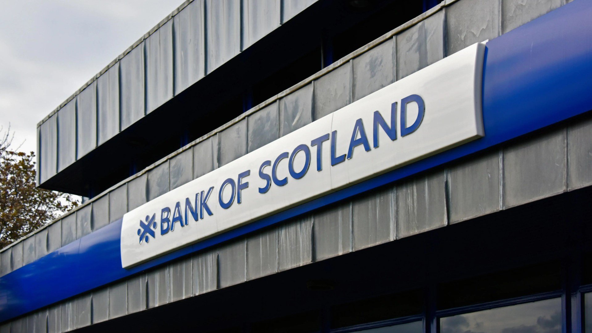 Bank of Scotland worker caught stealing £44k from branch told cops 'I know how this looks'