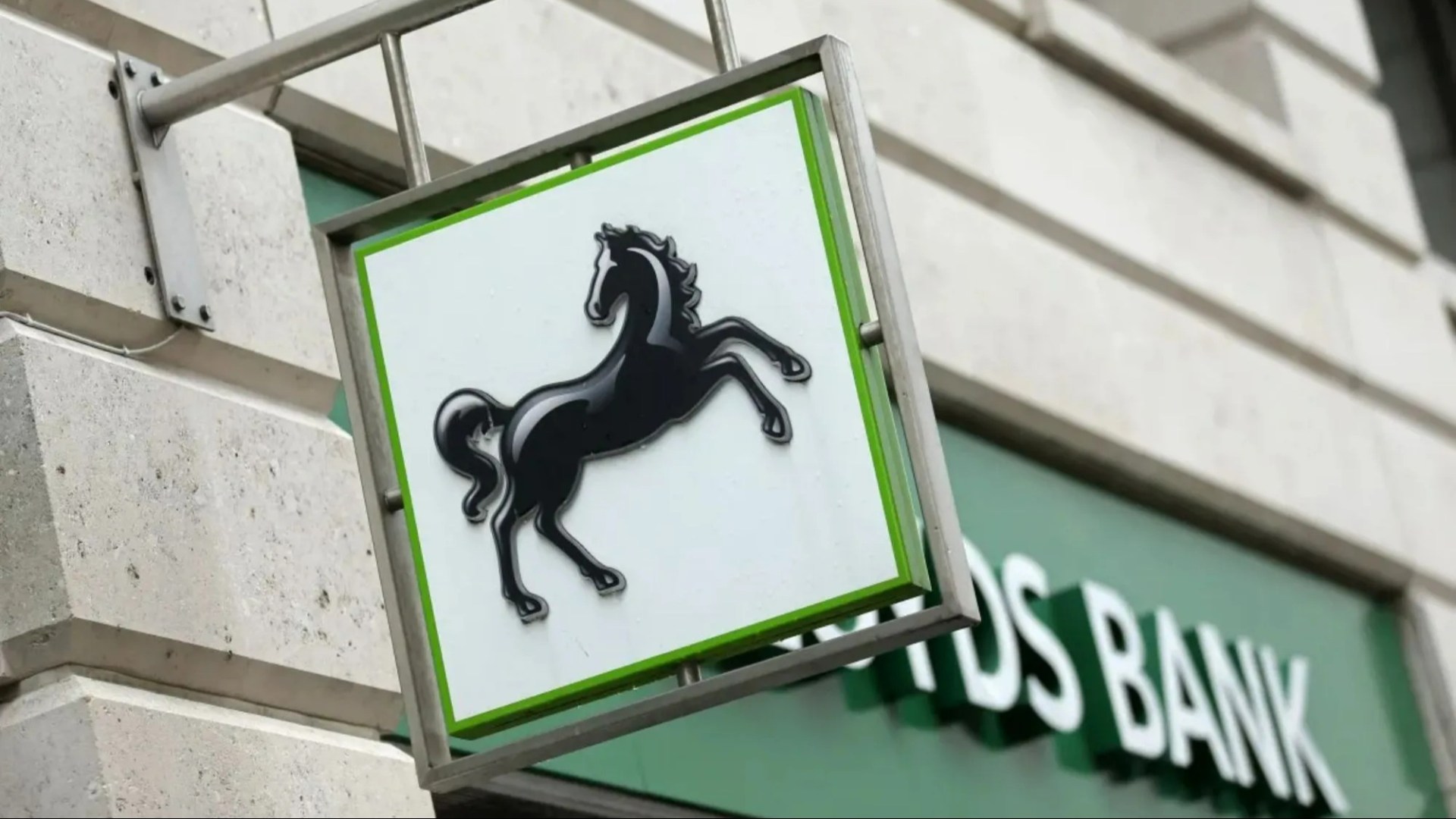 Lloyds announces major office closure in Scotland as 1,000 staff affected across UK