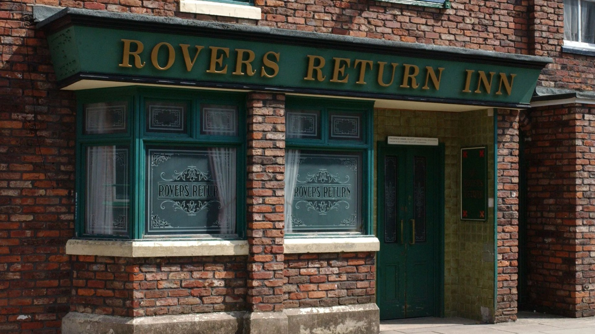 Coronation Street star cashes in with money-spinning live show in Canada amid soap’s cast crisis