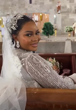 Bride sparks reactions as she wears sneakers to her wedding