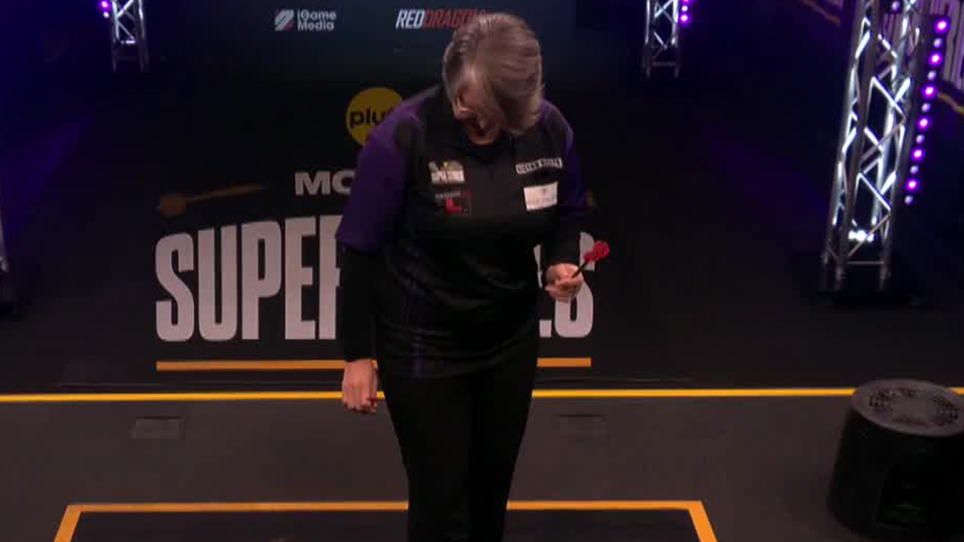 Darts star stuns commentators by going 'from the sublime to the ridiculous' in one leg during MODUS Super Series