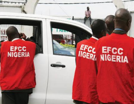 EFCC Ta Kori Ma’aikata 27 Kan Zamba da Rashin Da’a