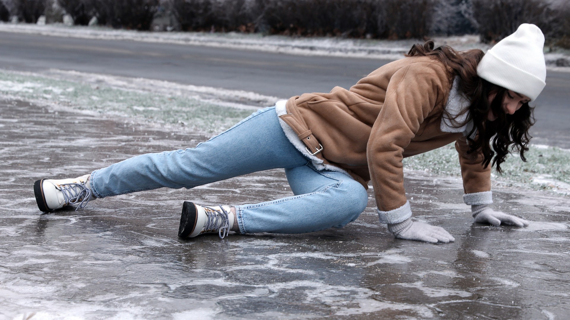 I found a FREE hack that means you'll never slip over on the ice after it's snowed - it's so easy & even helps dogs too