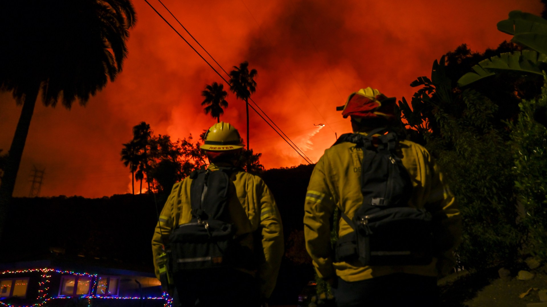 LA's rich & famous hiring $2,000-an-hour private firefighters to protect million-dollar homes & businesses sparking fury