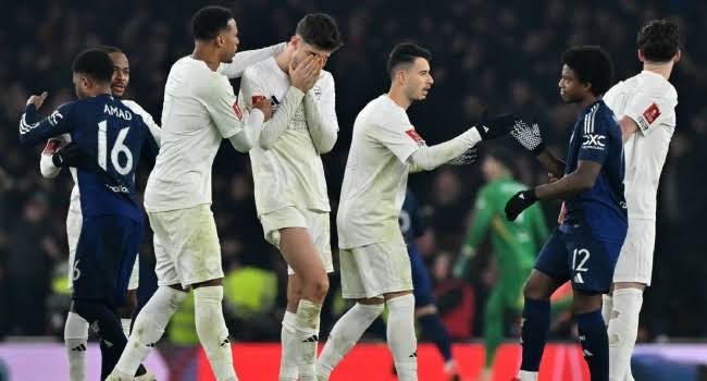 Ten-man Man United flush Arsenal out of FA Cup