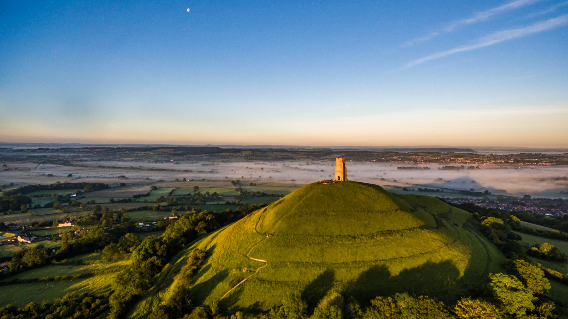 The beautiful UK hiking trails that have delicious tea rooms and beautiful castles along the way