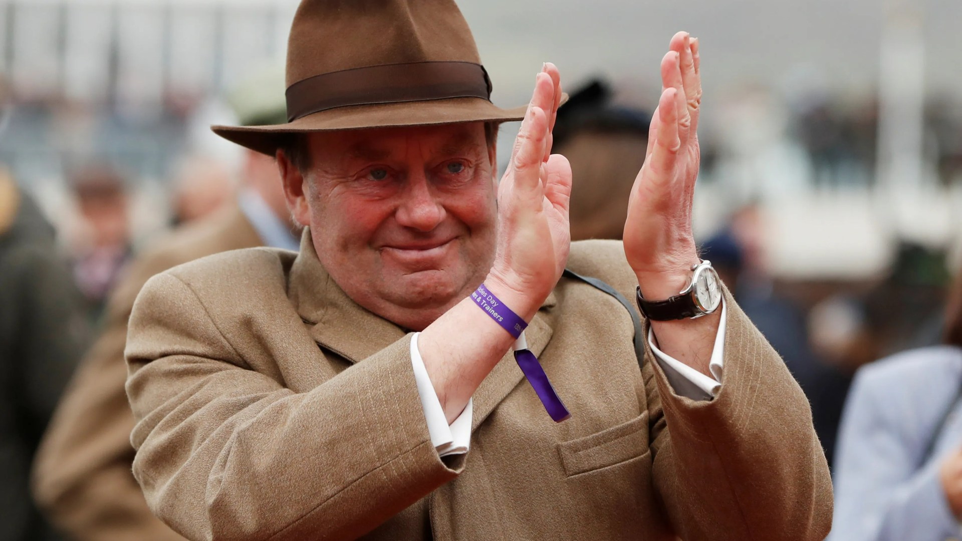 'The price has absolutely collapsed' - Mother of all gambles on Nicky Henderson's 'new Sir Gino'