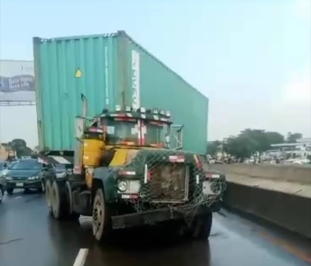 Truck Loaded With Granites Loses Control, Kills Roadside Traders In Ibadan