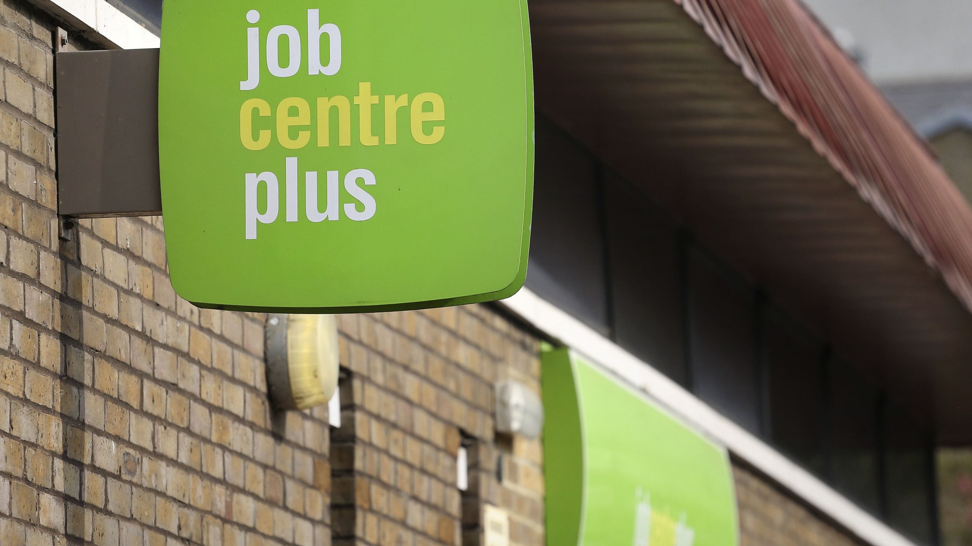 Major boost for thousands of unemployed Brits as new fast track to work scheme rolled out across seaside towns